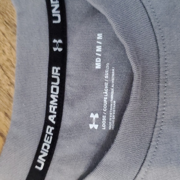 Under Armour Performance Apparel Loose Fit Shirt Size Medium Gray - Picture 5 of 5